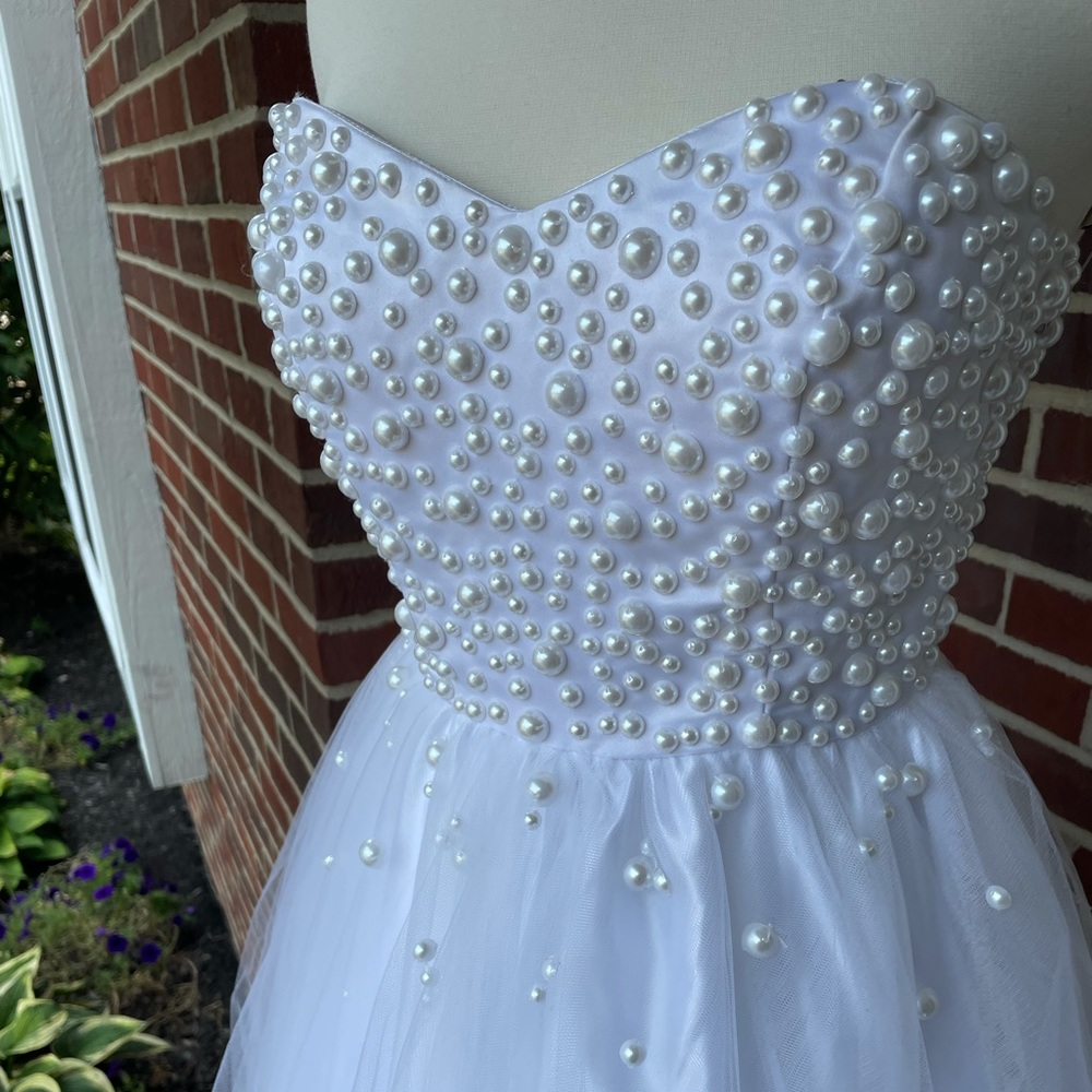 White “Partytime” homecoming dress 🤍 - Picture 2 of 9